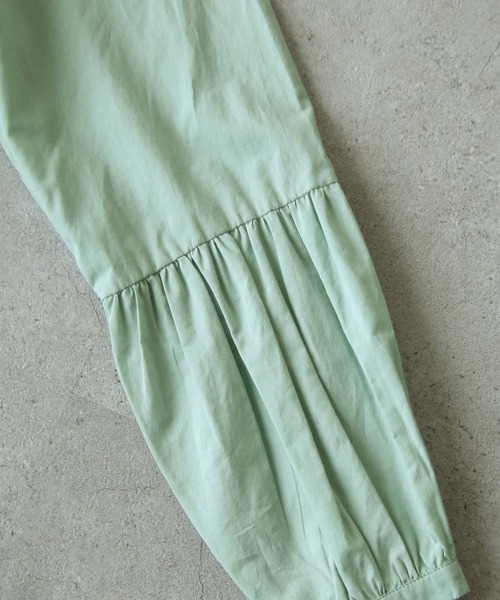 Chillfar(チルファー)の「コットンローンバックスリットティアードシャツ(シャツ/ブラウス・レディース・ベージュ/オフホワイト/ミント・MEDIUM)」の6枚目の写真