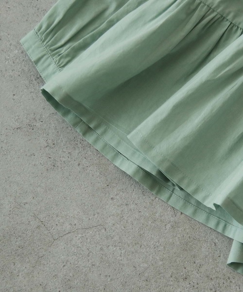 Chillfar(チルファー)の「コットンローンバックスリットティアードシャツ(シャツ/ブラウス・レディース・ベージュ/オフホワイト/ミント・MEDIUM)」の8枚目の写真