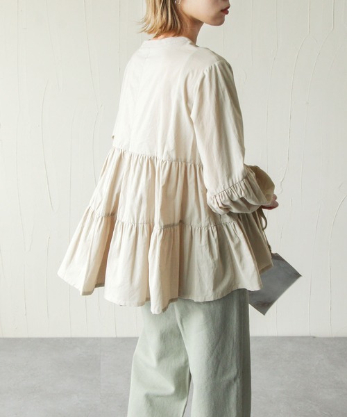 Chillfar(チルファー)の「コットンローンバックスリットティアードシャツ(シャツ/ブラウス・レディース・ベージュ/オフホワイト/ミント・MEDIUM)」の22枚目の写真