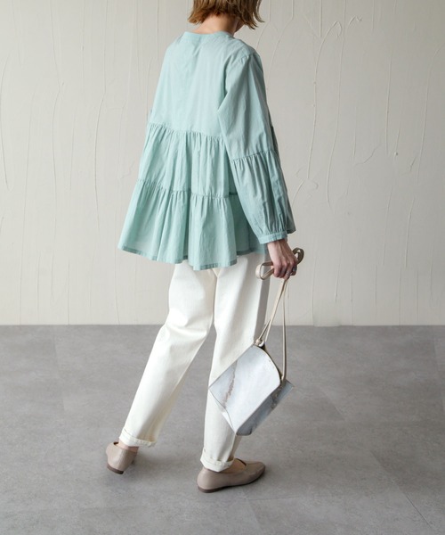 Chillfar(チルファー)の「コットンローンバックスリットティアードシャツ(シャツ/ブラウス・レディース・ベージュ/オフホワイト/ミント・MEDIUM)」の16枚目の写真