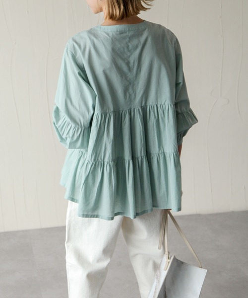 Chillfar(チルファー)の「コットンローンバックスリットティアードシャツ(シャツ/ブラウス・レディース・ベージュ/オフホワイト/ミント・MEDIUM)」の15枚目の写真