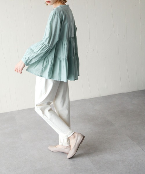 Chillfar(チルファー)の「コットンローンバックスリットティアードシャツ(シャツ/ブラウス・レディース・ベージュ/オフホワイト/ミント・MEDIUM)」の14枚目の写真