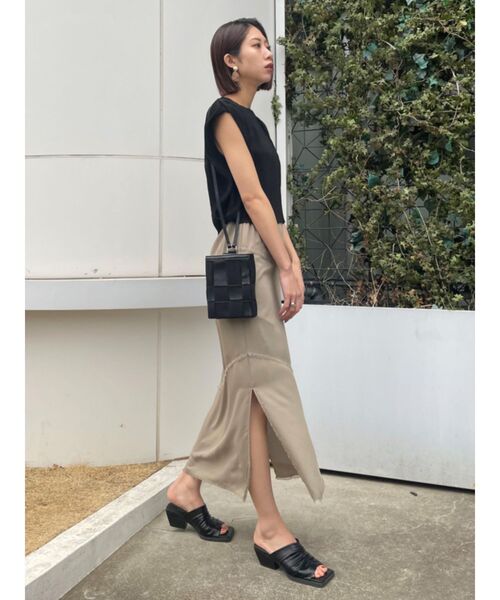 EMODA（エモダ）の「ストーンワイドピアス（ピアス（両耳用）・レディース・ブラック/ベージュ・FREE）」の6枚目の写真