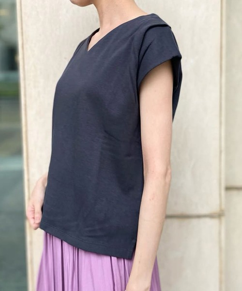 RIVE DROITE（リヴドロワ）の「Vネックタックフレンチカットソー（Tシャツ/カットソー・レディース・チャコールグレー/ホワイト系その他/ミント/ベージュ/ブラック/オフホワイト/サックスブルー・FREE）」の5枚目の写真