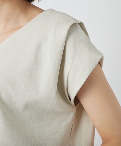 RIVE DROITE（リヴドロワ）の「Vネックタックフレンチカットソー（Tシャツ/カットソー・レディース・チャコールグレー/ホワイト系その他/ミント/ベージュ/ブラック/オフホワイト/サックスブルー・FREE）」の13枚目の写真