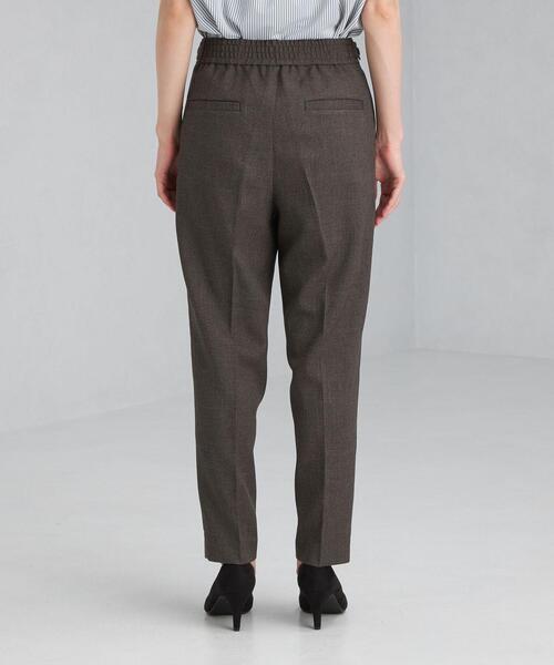 green label relaxing（グリーンレーベルリラクシング）の「シャーク テーパード パンツ -ウォッシャブル- -ストレッチ- -防シワ-（スラックス・レディース・モカ/ダークグレー・38/40/42/44/46/34/36）」の6枚目の写真