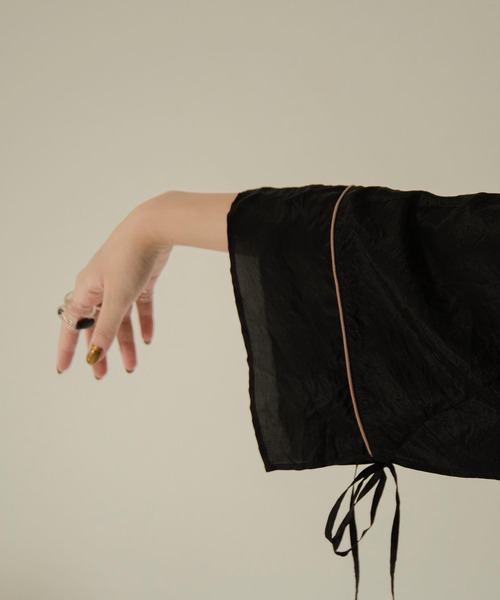 Amiur（エミレ）の「over frill set up（セットアップ・レディース・ブラック/ベージュ/グレー・FREE）」の6枚目の写真