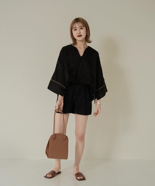 Amiur（エミレ）の「over frill set up（セットアップ・レディース・ブラック/ベージュ/グレー・FREE）」の4枚目の写真