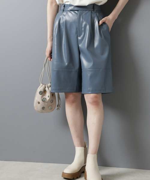 ROSE BUD（ローズバッド）の「フェイクレザーハーフパンツ（その他パンツ・レディース・ブルー/ブラック/ベージュ・ONE SIZE/FREE）」の3枚目の写真