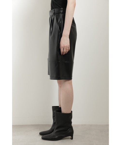 ROSE BUD（ローズバッド）の「フェイクレザーハーフパンツ（その他パンツ・レディース・ブルー/ブラック/ベージュ・ONE SIZE/FREE）」の6枚目の写真