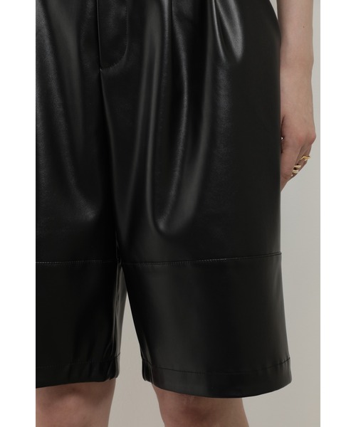 ROSE BUD（ローズバッド）の「フェイクレザーハーフパンツ（その他パンツ・レディース・ブルー/ブラック/ベージュ・ONE SIZE/FREE）」の7枚目の写真