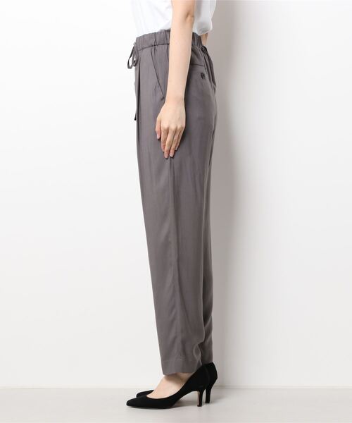 enchainement（アンシェヌマン）の「Back Satin Tapered　Pants（その他パンツ・レディース・チャコールグレー/サックスブルー・2/1）」の13枚目の写真