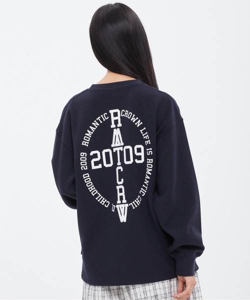 ROMANTIC CROWN(ロマンティッククラウン)の「【ROMANTIC CROWN】HAND SIGN LONG SLEEVE / ロマンティッククラウン ハンドサイン グラフィック ロングスリーブ Tシャツ(Tシャツ/カットソー・メンズ・ネイビー/ホワイト/ライトイエロー・SMALL/MEDIUM/LARGE/X-LARGE)」の2枚目の写真