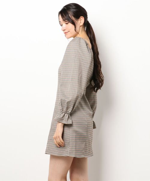 Me%（ミィパーセント）の「スクエアネックミニワンピース（ワンピース・レディース・ベージュ/ブラック・FREE）」の4枚目の写真