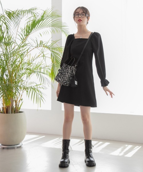 Me%（ミィパーセント）の「スクエアネックミニワンピース（ワンピース・レディース・ベージュ/ブラック・FREE）」の10枚目の写真