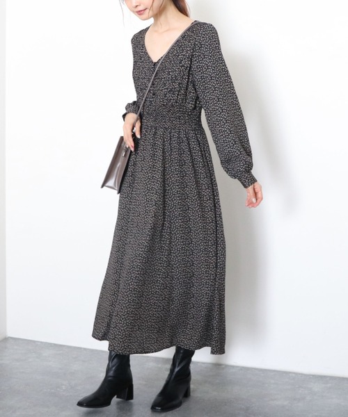 archives（アルシーヴ）の「花柄プリーツ長袖ワンピース（ワンピース・レディース・アイボリー/ブラック/オリーブ・MEDIUM）」の2枚目の写真