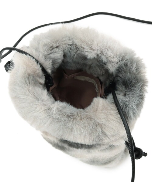 SHOO・LA・RUE(シューラルー)の「◆グラデーションエコファーミニショルダー(ショルダーバッグ・レディース・ライトグレー/ベージュ/ライトパープル/チャコール・00)」の5枚目の写真