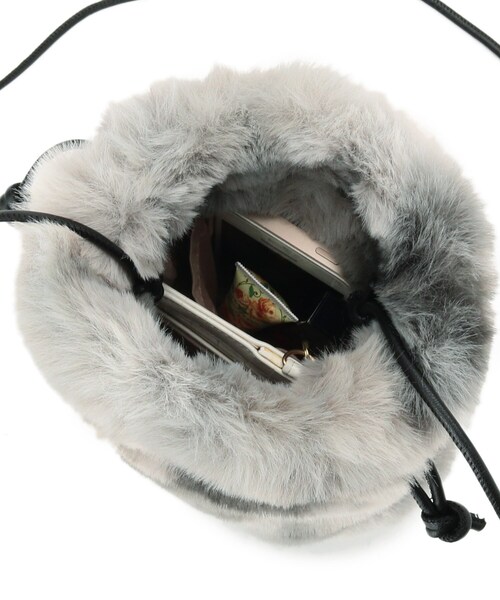 SHOO・LA・RUE(シューラルー)の「◆グラデーションエコファーミニショルダー(ショルダーバッグ・レディース・ライトグレー/ベージュ/ライトパープル/チャコール・00)」の12枚目の写真