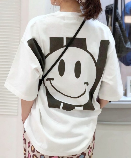 nina mew(ニーナミュウ)の「ニコちゃんBIG Tシャツ(Tシャツ/カットソー・メンズ・ホワイト/ブラック/ブルー・FREE)」の2枚目の写真