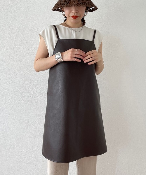 wee9s（ウィークス）の「fake leather cami one piece / チュニック丈アジャスター付きフェイクレザーキャミワンピース（ワンピース・レディース・ブラウン/ブラック/クリーム・FREE）」の22枚目の写真