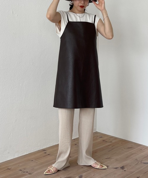 wee9s（ウィークス）の「fake leather cami one piece / チュニック丈アジャスター付きフェイクレザーキャミワンピース（ワンピース・レディース・ブラウン/ブラック/クリーム・FREE）」の15枚目の写真