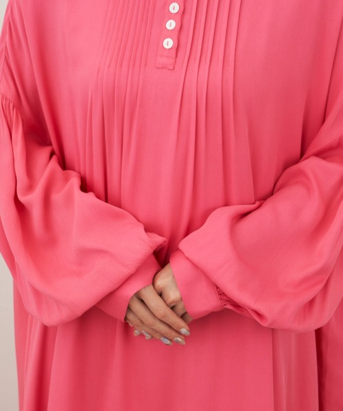 MERLOT（メルロー）の「ピンタックボリュームワンピース（ワンピース・レディース・ホワイト/ピンク/イエロー・FREE）」の12枚目の写真