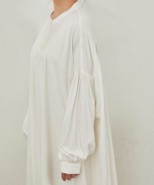 MERLOT（メルロー）の「ピンタックボリュームワンピース（ワンピース・レディース・ホワイト/ピンク/イエロー・FREE）」の16枚目の写真