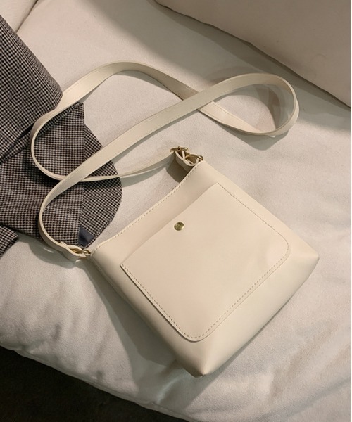 NEW GENTLEMAN（ニュージェントルマン）の「レザールック ショルダーバッグ（ショルダーバッグ・メンズ・ホワイト/ブラック/ベージュ/ブラウン・FREE）」の2枚目の写真