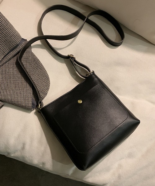 NEW GENTLEMAN（ニュージェントルマン）の「レザールック ショルダーバッグ（ショルダーバッグ・メンズ・ホワイト/ブラック/ベージュ/ブラウン・FREE）」の3枚目の写真