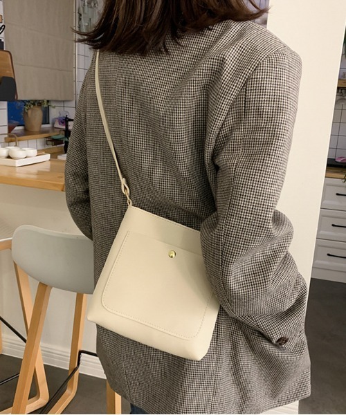 NEW GENTLEMAN（ニュージェントルマン）の「レザールック ショルダーバッグ（ショルダーバッグ・メンズ・ホワイト/ブラック/ベージュ/ブラウン・FREE）」の6枚目の写真