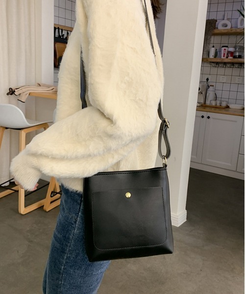 NEW GENTLEMAN（ニュージェントルマン）の「レザールック ショルダーバッグ（ショルダーバッグ・メンズ・ホワイト/ブラック/ベージュ/ブラウン・FREE）」の13枚目の写真