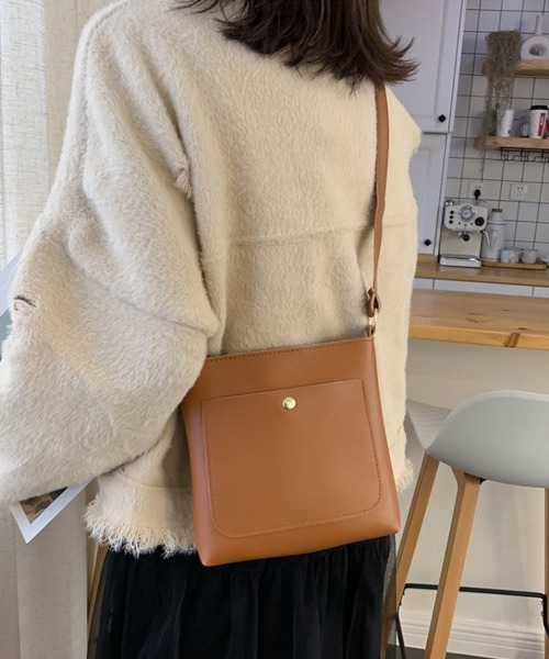 NEW GENTLEMAN（ニュージェントルマン）の「レザールック ショルダーバッグ（ショルダーバッグ・メンズ・ホワイト/ブラック/ベージュ/ブラウン・FREE）」の15枚目の写真