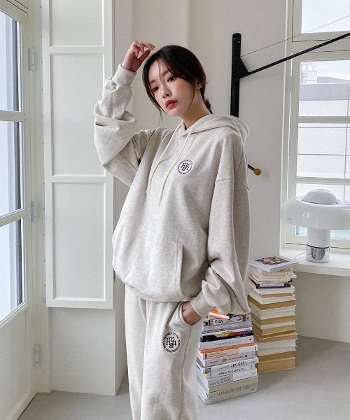 muahmuah(ムーアムーア)の「A'GEM/9 × .kom『muah muah/ムーアムーア』CIRCLE LOGO MUAH OVERFIT HOODIE/サークルロゴ オーバーサイズプルオーバーパーカー(パーカー・レディース・ブラック/ブルー/アイボリー・FREE)」の4枚目の写真
