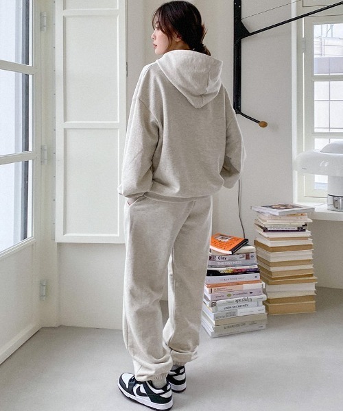 muahmuah(ムーアムーア)の「A'GEM/9 × .kom『muah muah/ムーアムーア』CIRCLE LOGO MUAH OVERFIT HOODIE/サークルロゴ オーバーサイズプルオーバーパーカー(パーカー・レディース・ブラック/ブルー/アイボリー・FREE)」の5枚目の写真