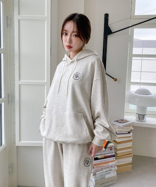 muahmuah(ムーアムーア)の「A'GEM/9 × .kom『muah muah/ムーアムーア』CIRCLE LOGO MUAH OVERFIT HOODIE/サークルロゴ オーバーサイズプルオーバーパーカー(パーカー・レディース・ブラック/ブルー/アイボリー・FREE)」の6枚目の写真