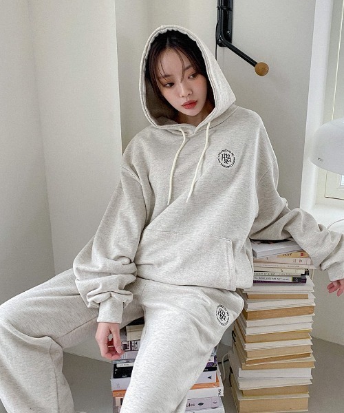 muahmuah(ムーアムーア)の「A'GEM/9 × .kom『muah muah/ムーアムーア』CIRCLE LOGO MUAH OVERFIT HOODIE/サークルロゴ オーバーサイズプルオーバーパーカー(パーカー・レディース・ブラック/ブルー/アイボリー・FREE)」の7枚目の写真
