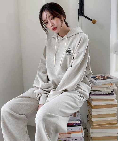 muahmuah(ムーアムーア)の「A'GEM/9 × .kom『muah muah/ムーアムーア』CIRCLE LOGO MUAH OVERFIT HOODIE/サークルロゴ オーバーサイズプルオーバーパーカー(パーカー・レディース・ブラック/ブルー/アイボリー・FREE)」の9枚目の写真
