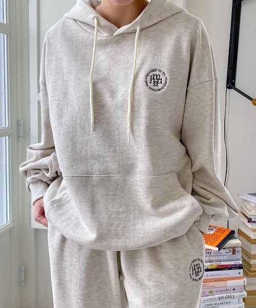 muahmuah(ムーアムーア)の「A'GEM/9 × .kom『muah muah/ムーアムーア』CIRCLE LOGO MUAH OVERFIT HOODIE/サークルロゴ オーバーサイズプルオーバーパーカー(パーカー・レディース・ブラック/ブルー/アイボリー・FREE)」の11枚目の写真