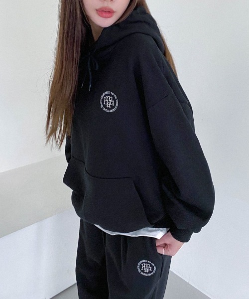 muahmuah(ムーアムーア)の「A'GEM/9 × .kom『muah muah/ムーアムーア』CIRCLE LOGO MUAH OVERFIT HOODIE/サークルロゴ オーバーサイズプルオーバーパーカー(パーカー・レディース・ブラック/ブルー/アイボリー・FREE)」の18枚目の写真