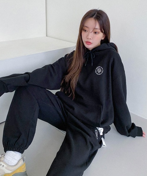 muahmuah(ムーアムーア)の「A'GEM/9 × .kom『muah muah/ムーアムーア』CIRCLE LOGO MUAH OVERFIT HOODIE/サークルロゴ オーバーサイズプルオーバーパーカー(パーカー・レディース・ブラック/ブルー/アイボリー・FREE)」の12枚目の写真