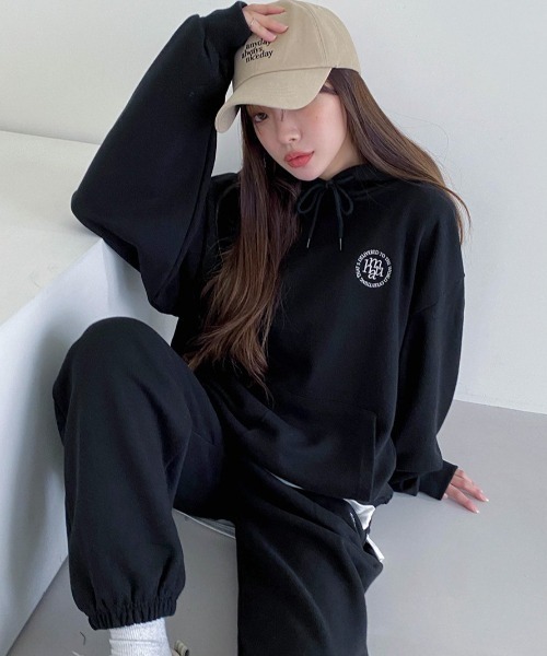 muahmuah(ムーアムーア)の「A'GEM/9 × .kom『muah muah/ムーアムーア』CIRCLE LOGO MUAH OVERFIT HOODIE/サークルロゴ オーバーサイズプルオーバーパーカー(パーカー・レディース・ブラック/ブルー/アイボリー・FREE)」の14枚目の写真