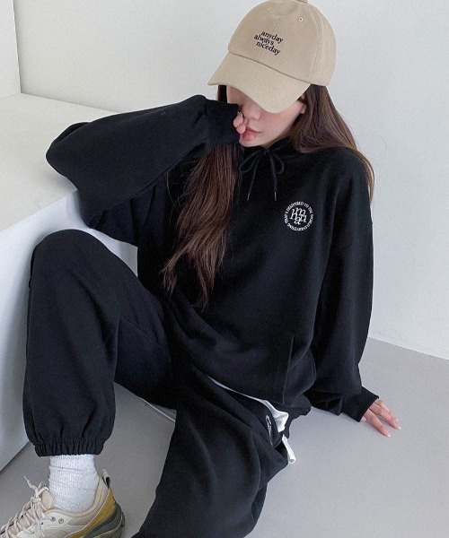 muahmuah(ムーアムーア)の「A'GEM/9 × .kom『muah muah/ムーアムーア』CIRCLE LOGO MUAH OVERFIT HOODIE/サークルロゴ オーバーサイズプルオーバーパーカー(パーカー・レディース・ブラック/ブルー/アイボリー・FREE)」の15枚目の写真