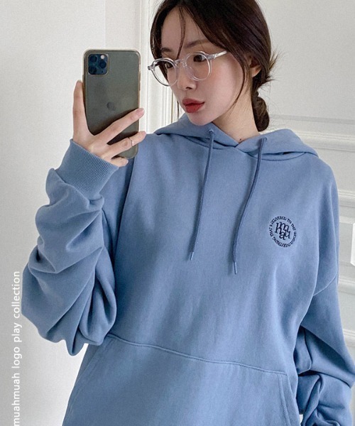 muahmuah(ムーアムーア)の「A'GEM/9 × .kom『muah muah/ムーアムーア』CIRCLE LOGO MUAH OVERFIT HOODIE/サークルロゴ オーバーサイズプルオーバーパーカー(パーカー・レディース・ブラック/ブルー/アイボリー・FREE)」の20枚目の写真