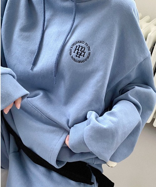 muahmuah(ムーアムーア)の「A'GEM/9 × .kom『muah muah/ムーアムーア』CIRCLE LOGO MUAH OVERFIT HOODIE/サークルロゴ オーバーサイズプルオーバーパーカー(パーカー・レディース・ブラック/ブルー/アイボリー・FREE)」の22枚目の写真