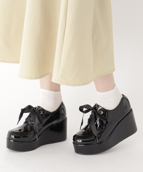 cs T&P(シーエスティーアンドピー)の「サテンリボン付き厚底ウエッジマニッシュシューズ【csT&P】(パンプス・レディース・ブラック系1/その他/ホワイト系2/ダークブラウン系1・LL/L/M/S)」の11枚目の写真