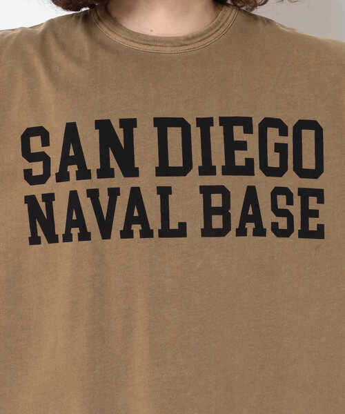 AVIREX（アヴィレックス）の「ピグメント 半袖 プリント Tシャツ サンディエゴ ネイバル ベース / PIGMENT S/S PRINT T-SHIRT SANDIEGO NAVAL BASE / アヴィレックス / AVIREX（Tシャツ/カットソー・メンズ・ネイビー/アイボリー/レッド/タン・LARGE/MEDIUM/X-LARGE/XX-LARGE）」の20枚目の写真