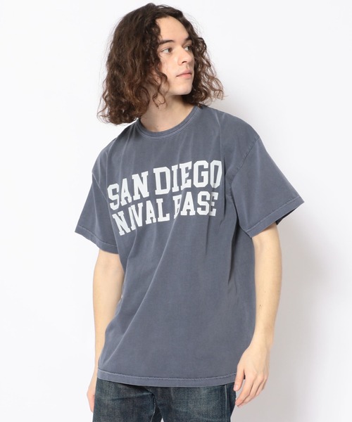 AVIREX（アヴィレックス）の「ピグメント 半袖 プリント Tシャツ サンディエゴ ネイバル ベース / PIGMENT S/S PRINT T-SHIRT SANDIEGO NAVAL BASE / アヴィレックス / AVIREX（Tシャツ/カットソー・メンズ・ネイビー/アイボリー/レッド/タン・LARGE/MEDIUM/X-LARGE/XX-LARGE）」の3枚目の写真