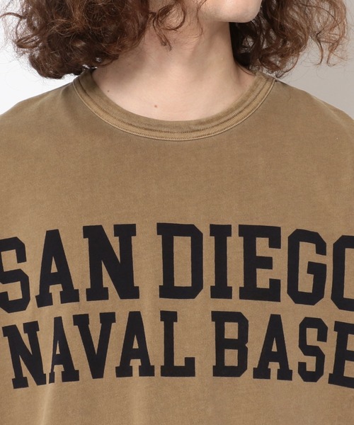 AVIREX（アヴィレックス）の「ピグメント 半袖 プリント Tシャツ サンディエゴ ネイバル ベース / PIGMENT S/S PRINT T-SHIRT SANDIEGO NAVAL BASE / アヴィレックス / AVIREX（Tシャツ/カットソー・メンズ・ネイビー/アイボリー/レッド/タン・LARGE/MEDIUM/X-LARGE/XX-LARGE）」の7枚目の写真