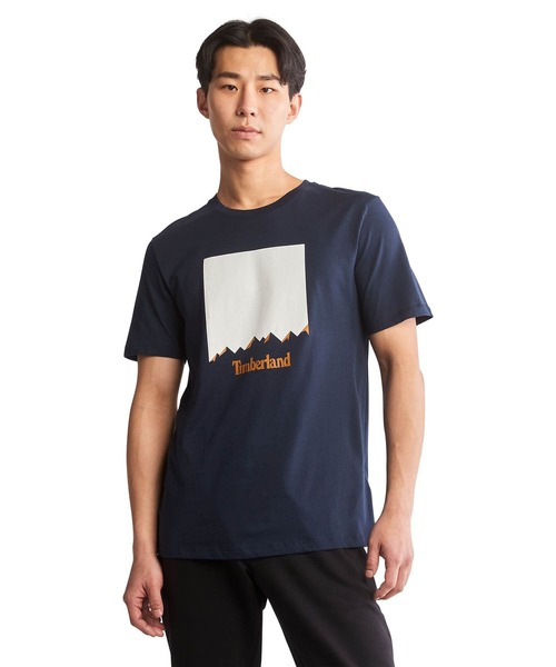 Timberland(ティンバーランド)の「メンズ 半袖 アウトドア ヘリテージ フロント グラフィック Tシャツ(Tシャツ/カットソー・メンズ・ホワイト/ダークブルー・SMALL/MEDIUM/LARGE/X-LARGE/XX-LARGE)」の1枚目の写真