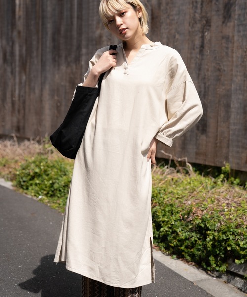 NAVY(ネイビー)の「ミントリネン シャツワンピース(ワンピース・レディース・ベージュ/パープル/ミント/チャコール・フリー)」の2枚目の写真